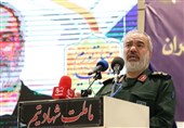 فدوی: یک روز را برای ارتقاء توان نظامی از دست ندادهایم