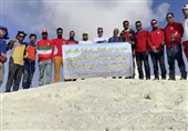 صعود نجاتگران هلالاحمر خراسان جنوبی به قله تفتان